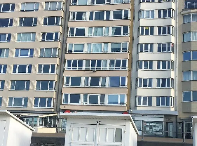 Penthouse Seafront Apartment *